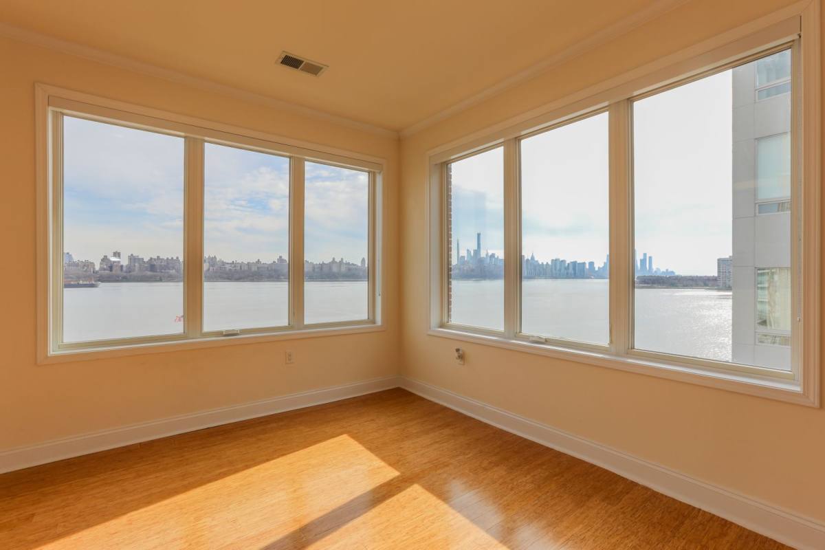 Apartment for rent at 5 Main St, Edgewater, NJ 07020