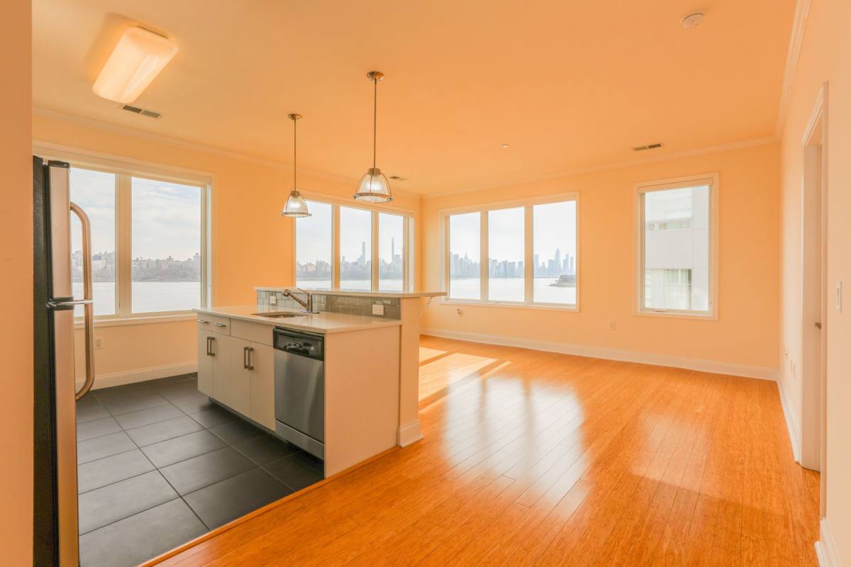 Apartment for rent at 5 Main St, Edgewater, NJ 07020