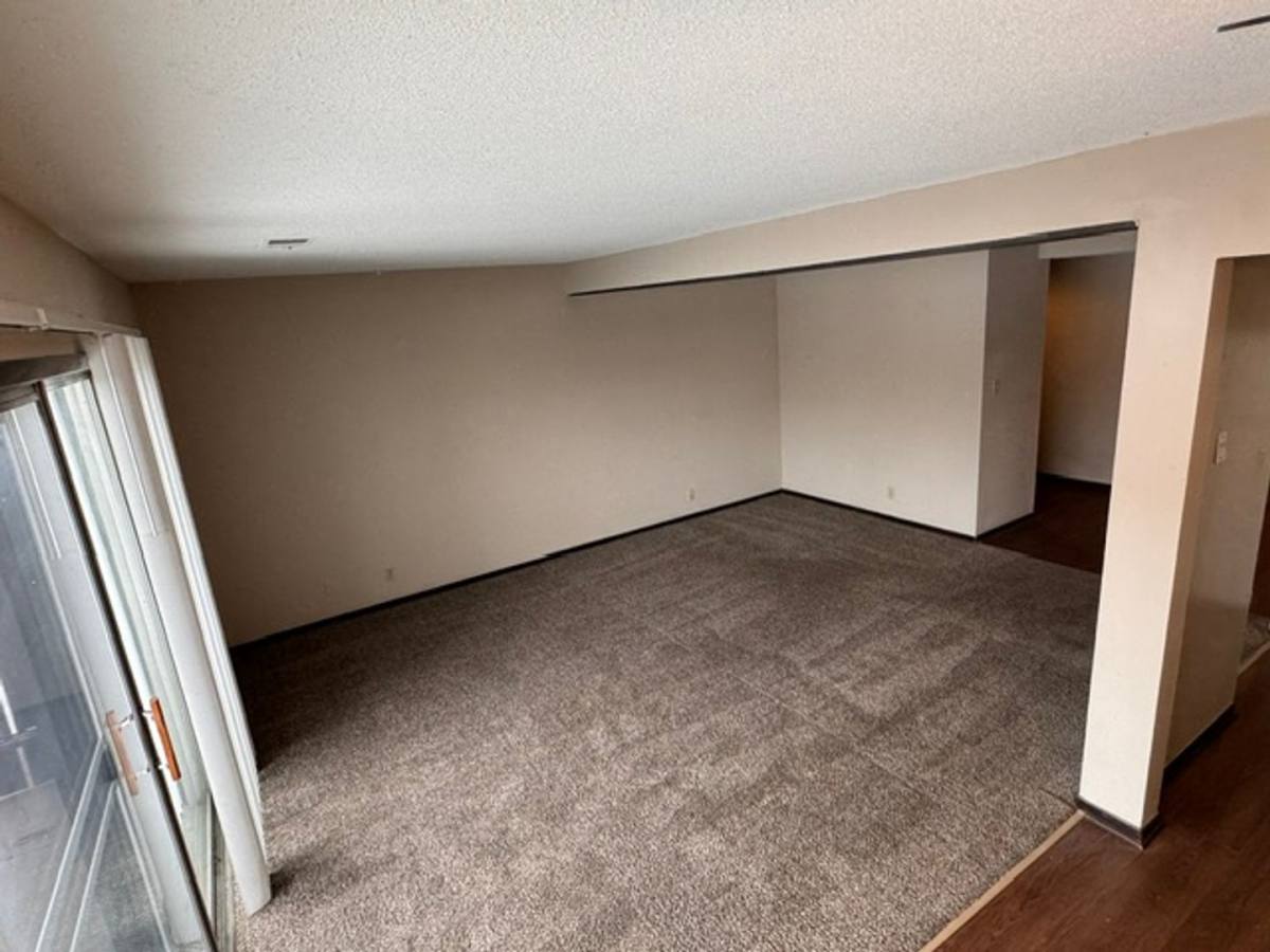 Apartment for rent at 2111 Kasold Dr, Lawrence, KS 66047