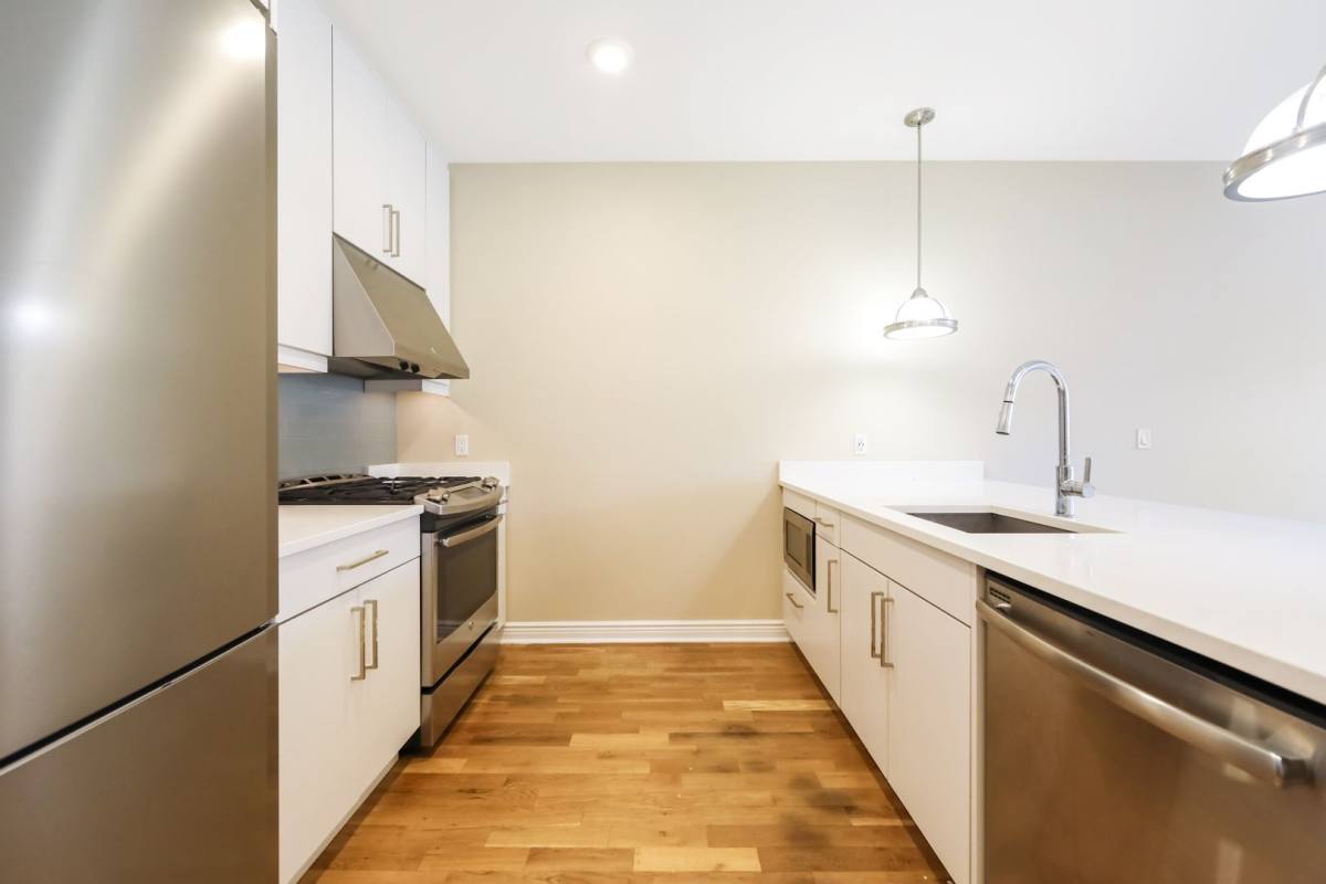 Apartment for rent at 10 Main St, Edgewater, NJ 07020