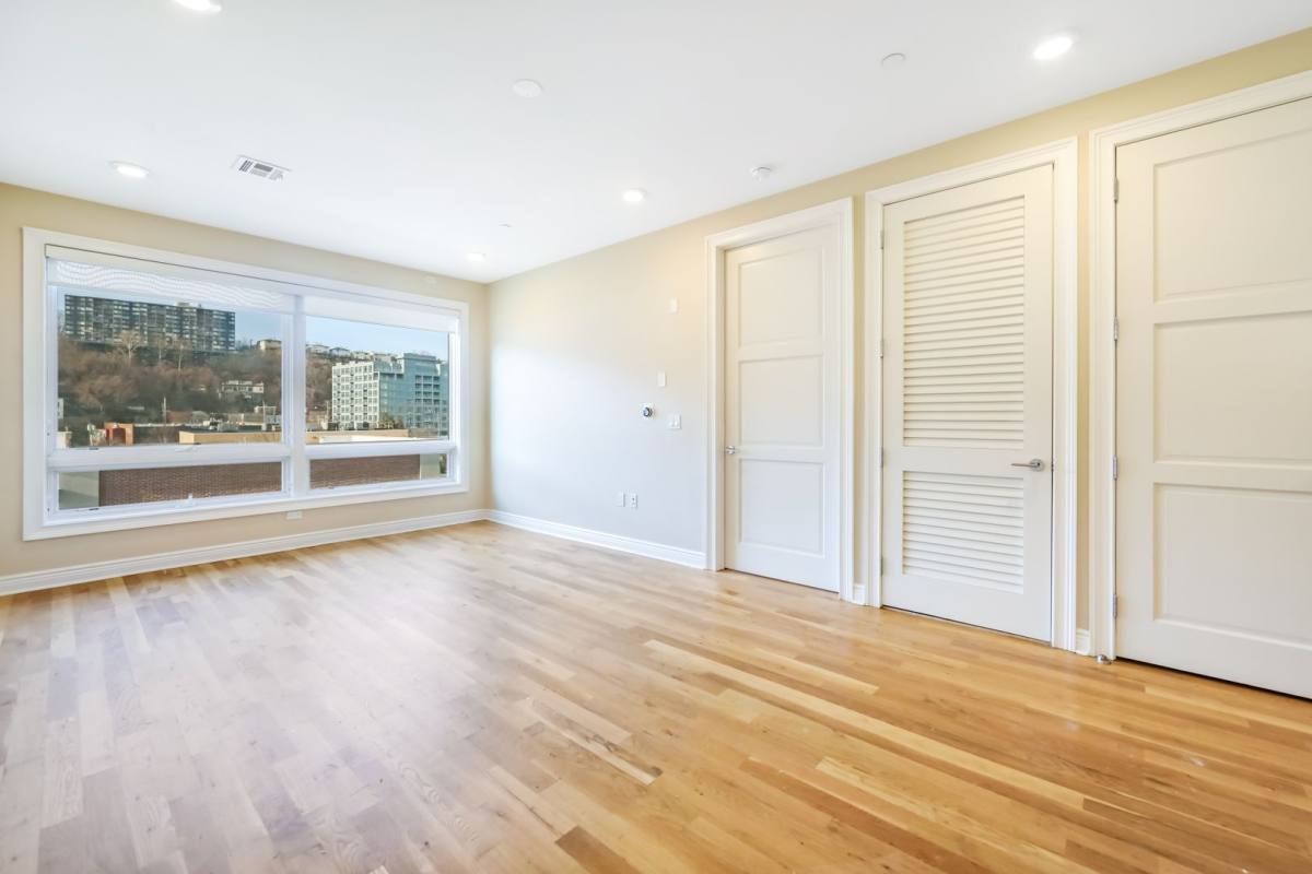 Apartment for rent at 10 Main St, Edgewater, NJ 07020
