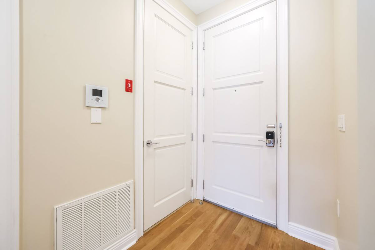 Apartment for rent at 10 Main St, Edgewater, NJ 07020
