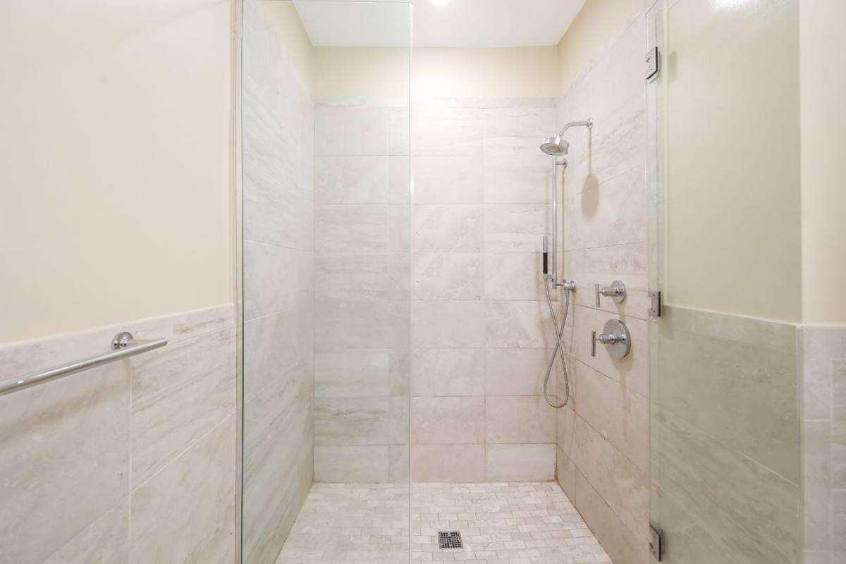 Apartment for rent at 10 Main St, Edgewater, NJ 07020