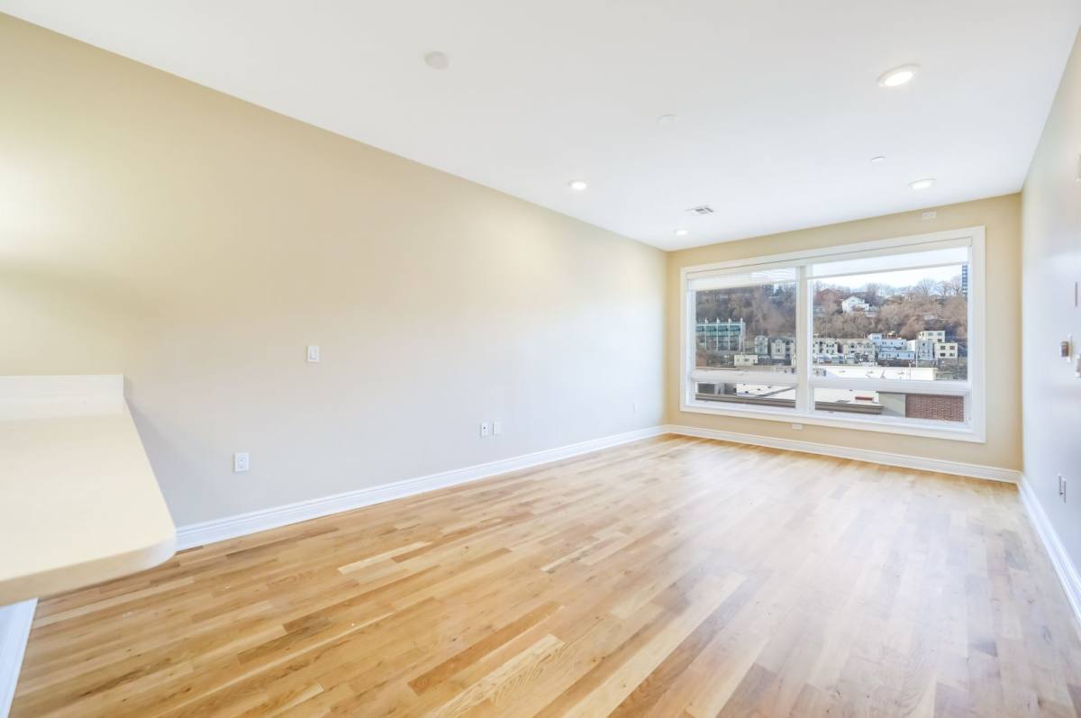 Apartment for rent at 10 Main St, Edgewater, NJ 07020