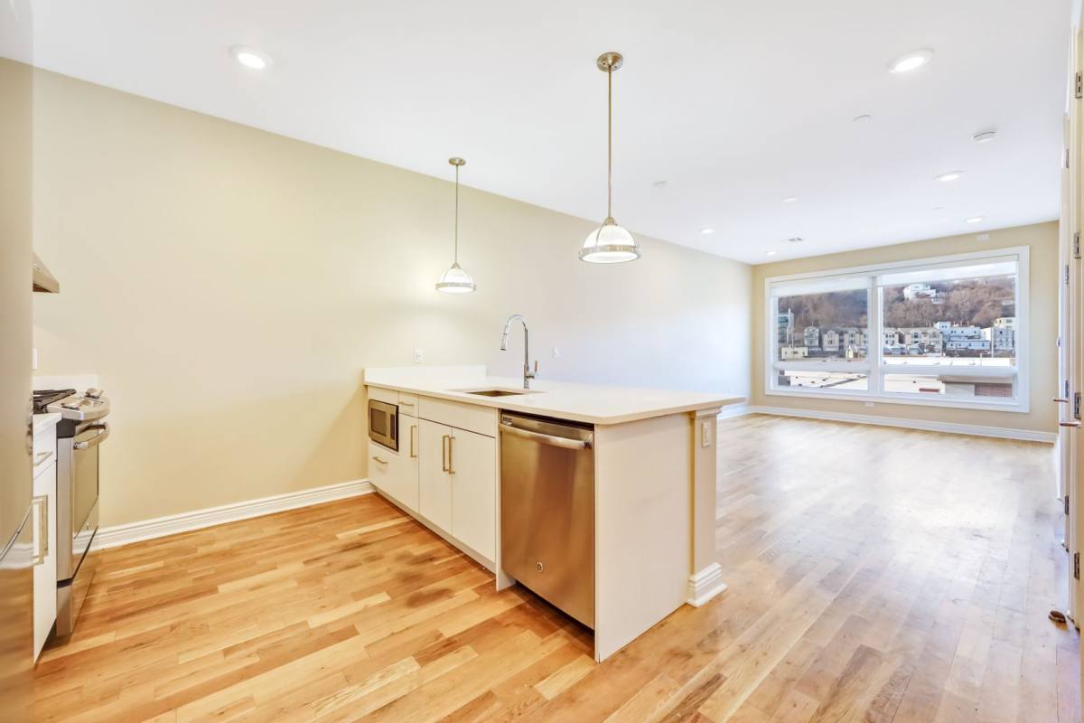 Apartment for rent at 10 Main St, Edgewater, NJ 07020