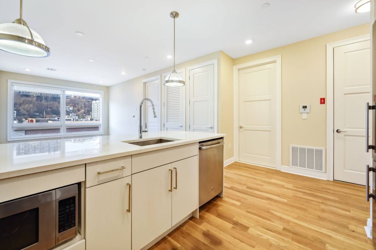 Apartment for rent at 10 Main St, Edgewater, NJ 07020