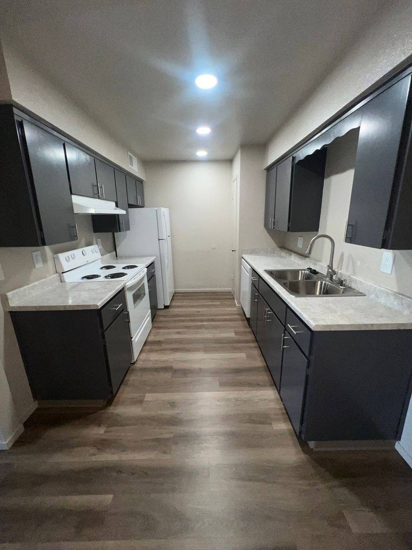 Apartment for rent at 265 E Hanford Armona Rd, Lemoore, CA 93245