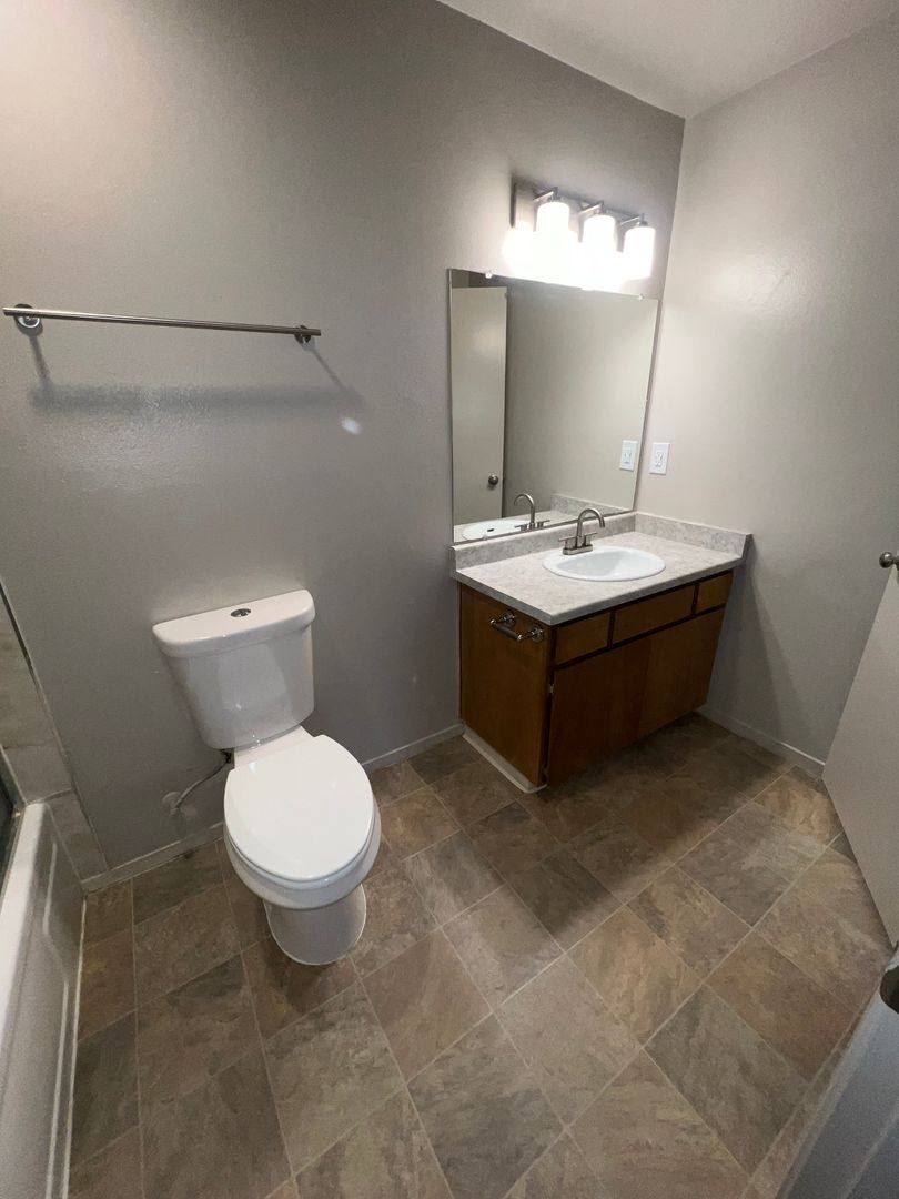 Apartment for rent at 265 E Hanford Armona Rd, Lemoore, CA 93245