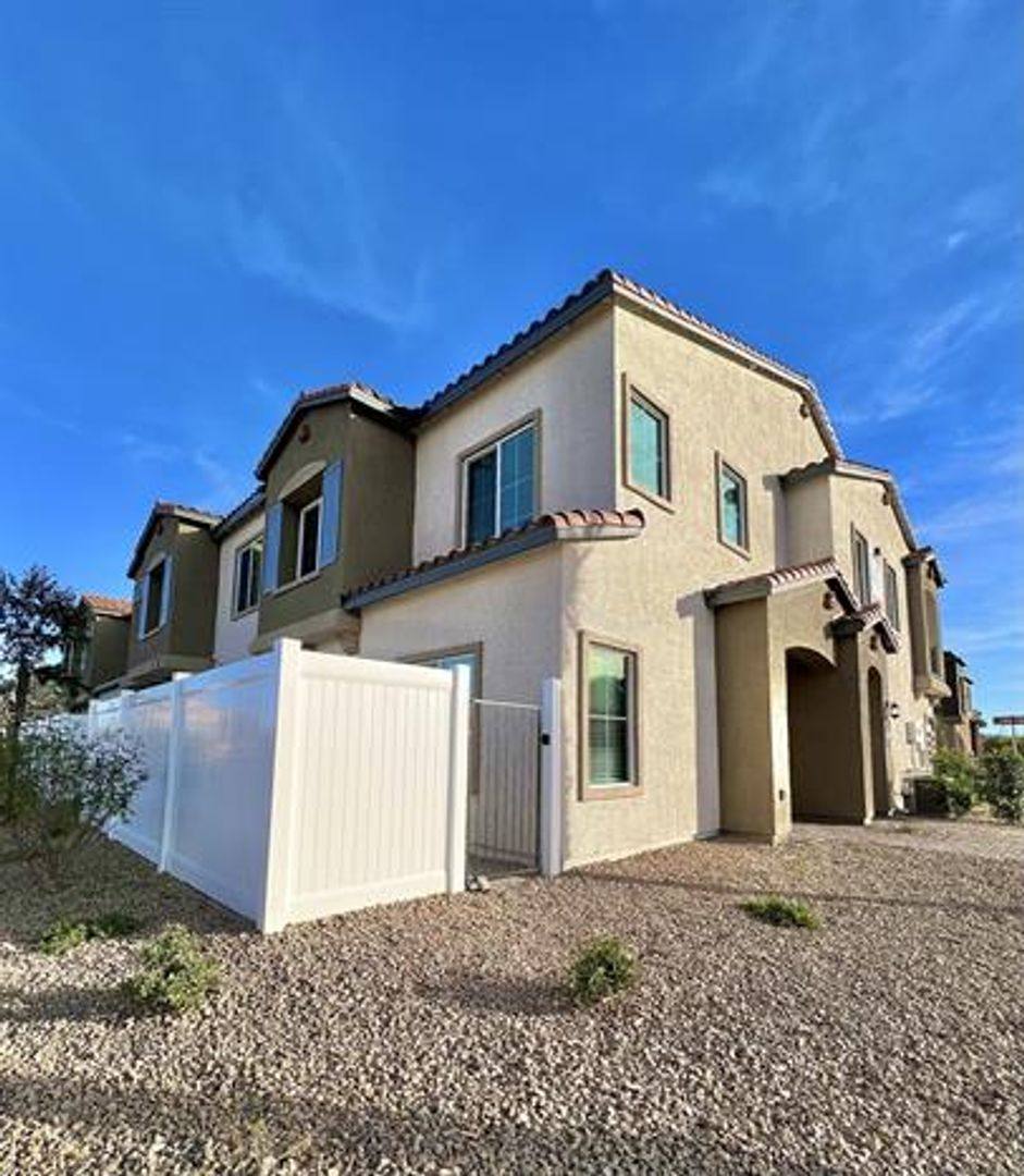 Townhouse for rent at 206 Callen Falls Ave, Henderson, NV 89011