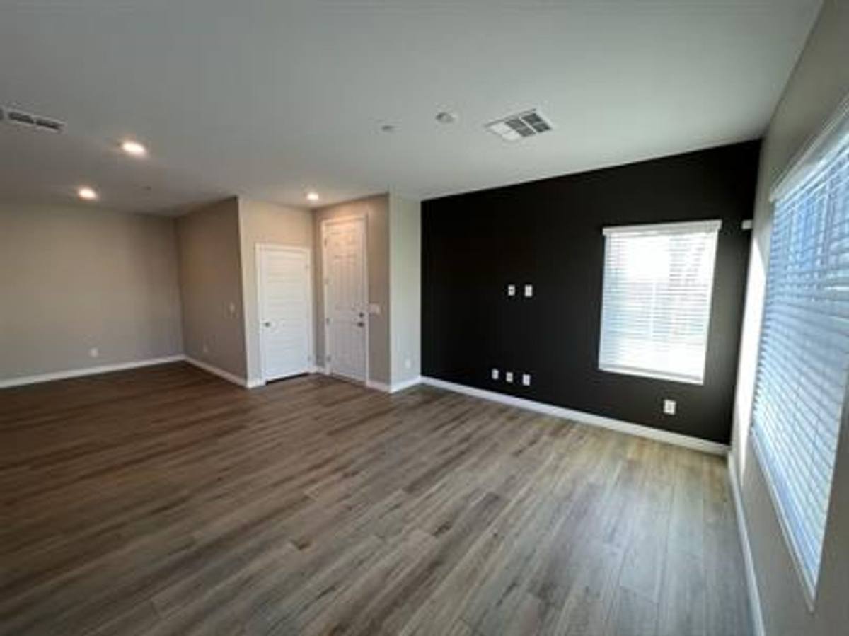 Townhouse for rent at 206 Callen Falls Ave, Henderson, NV 89011