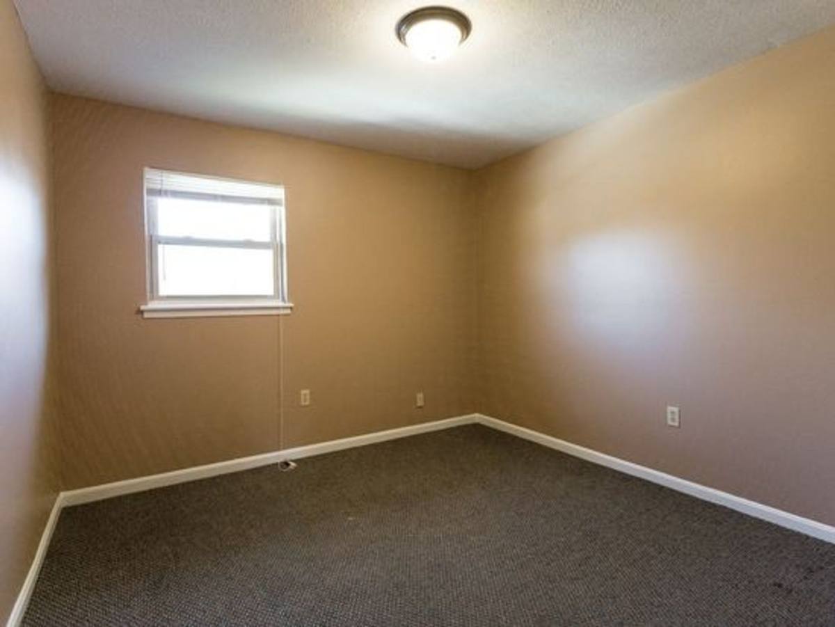 Apartment for rent at 4904 Saddlebrook Lane, Louisville, KY 40216