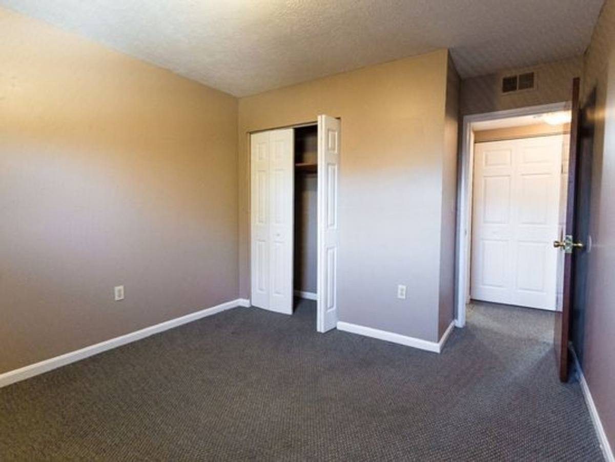 Apartment for rent at 4904 Saddlebrook Lane, Louisville, KY 40216