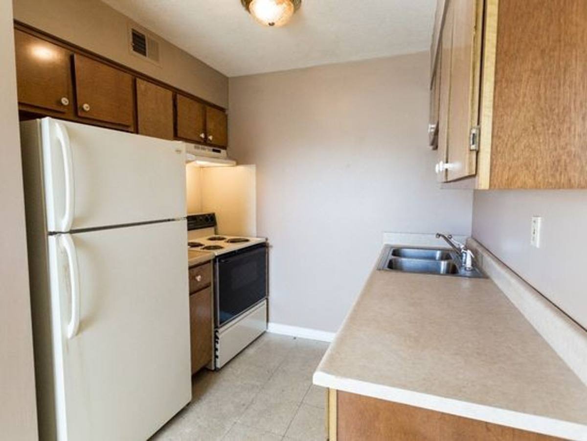 Apartment for rent at 4904 Saddlebrook Lane, Louisville, KY 40216