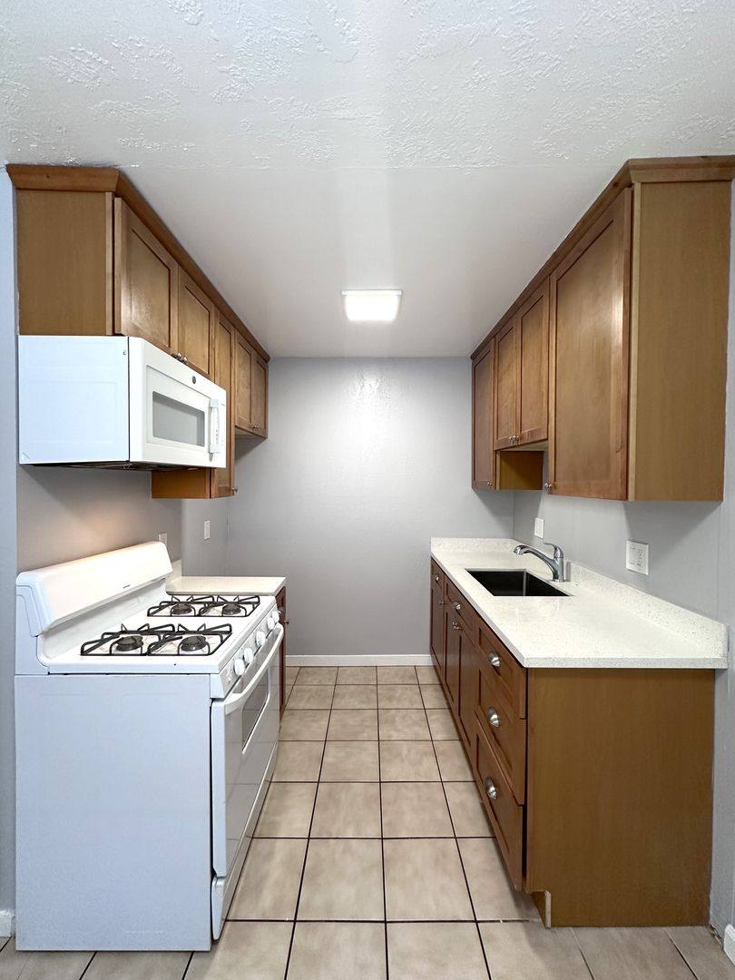 Apartment for rent at 3806 39th Ave, Oakland, CA 94619