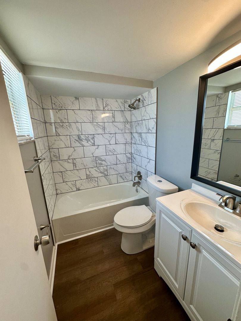Apartment for rent at 1500 W Bay Dr, Largo, FL 33770
