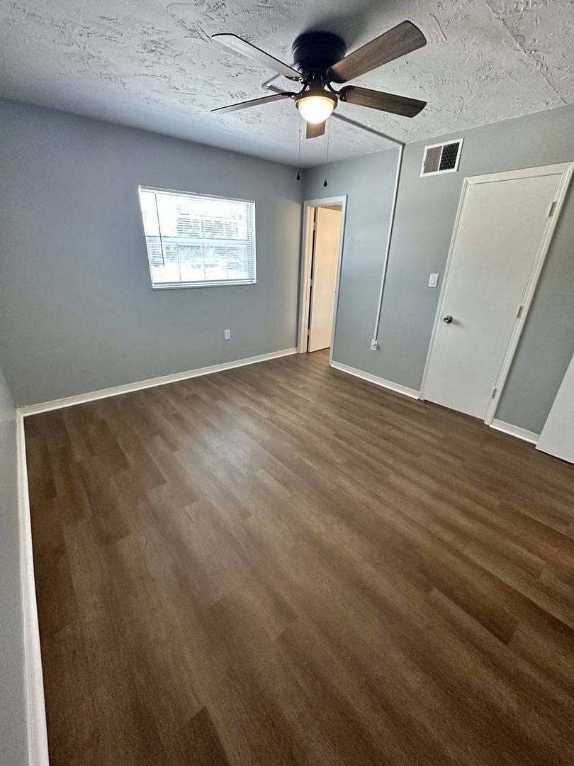 Apartment for rent at 1500 W Bay Dr, Largo, FL 33770