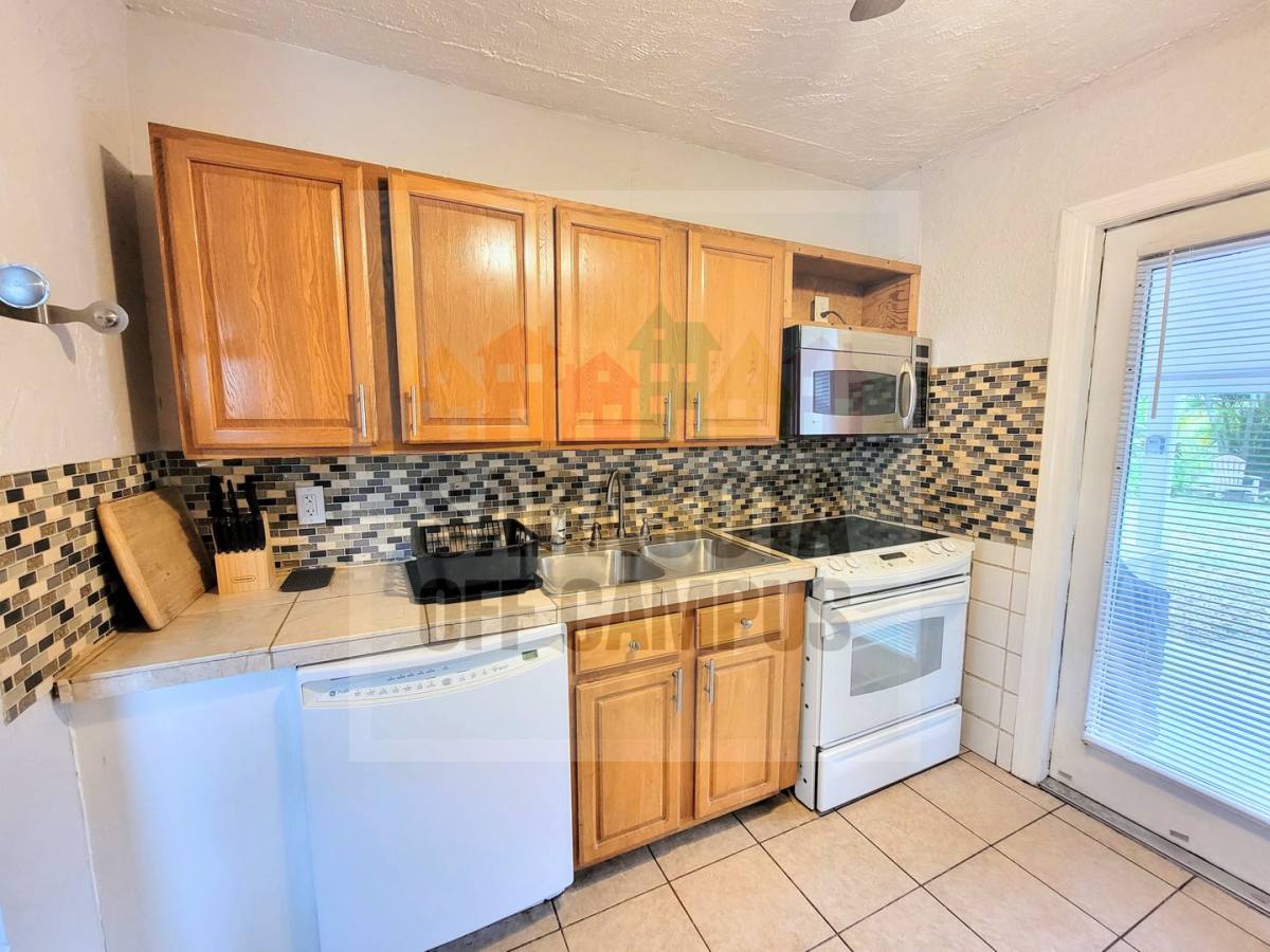 Apartment for rent at 1148 Highland Ave, Sarasota, FL 34234