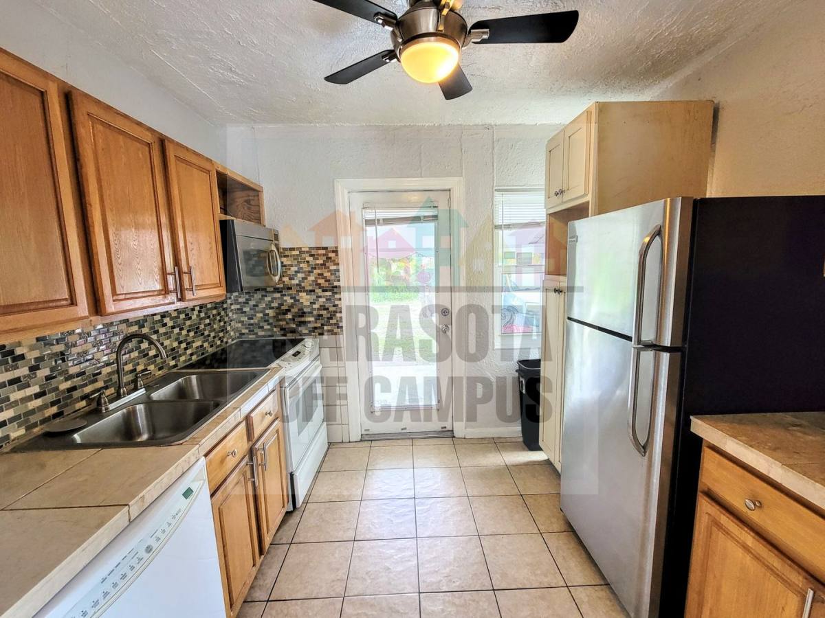Apartment for rent at 1148 Highland Ave, Sarasota, FL 34234