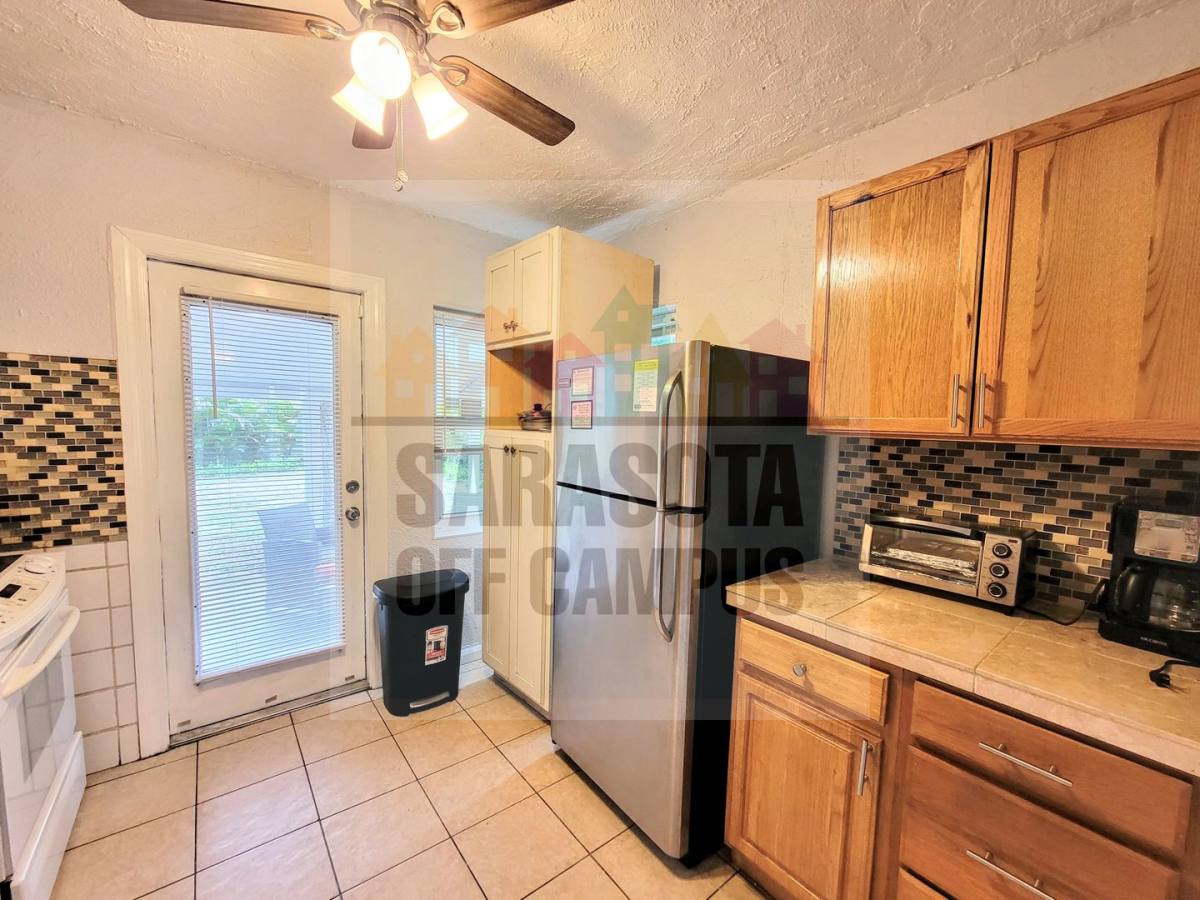 Apartment for rent at 1148 Highland Ave, Sarasota, FL 34234