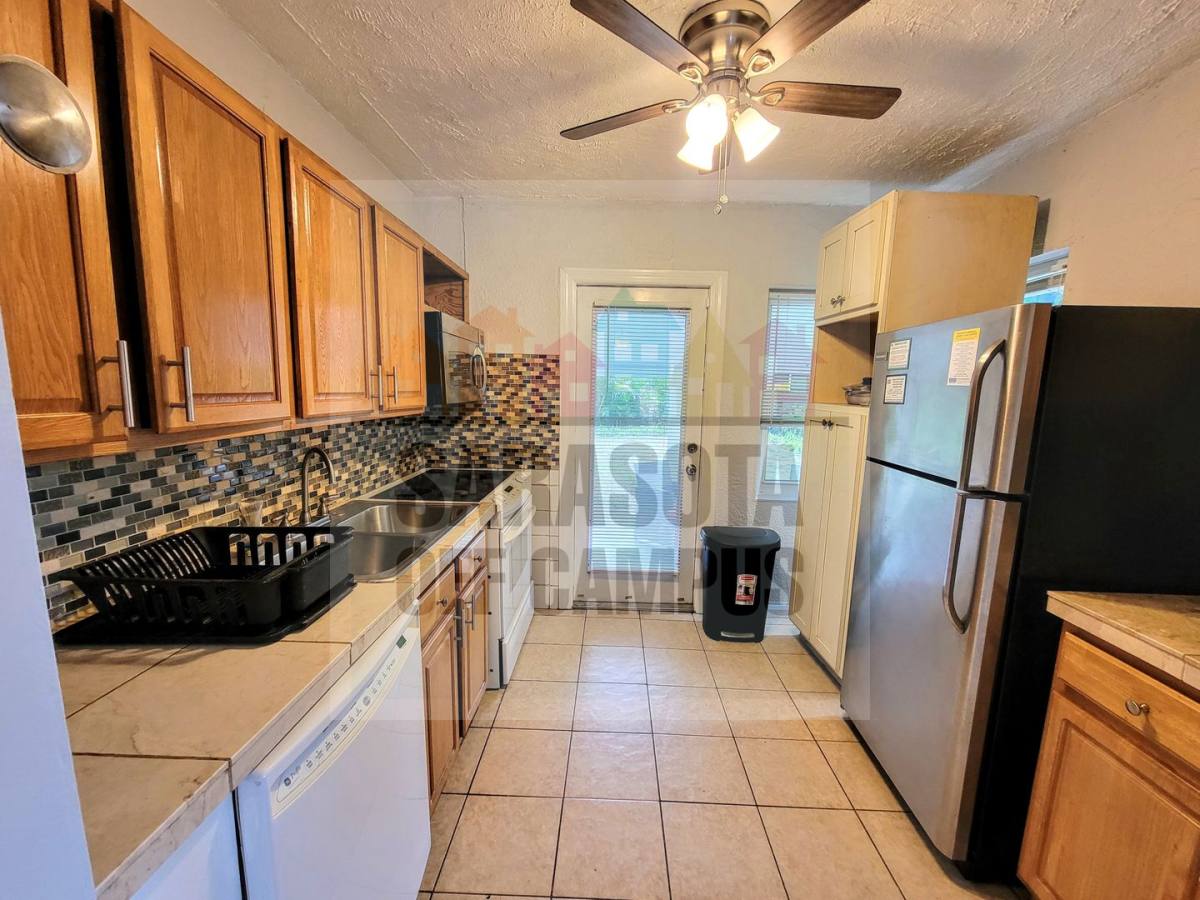 Apartment for rent at 1148 Highland Ave, Sarasota, FL 34234
