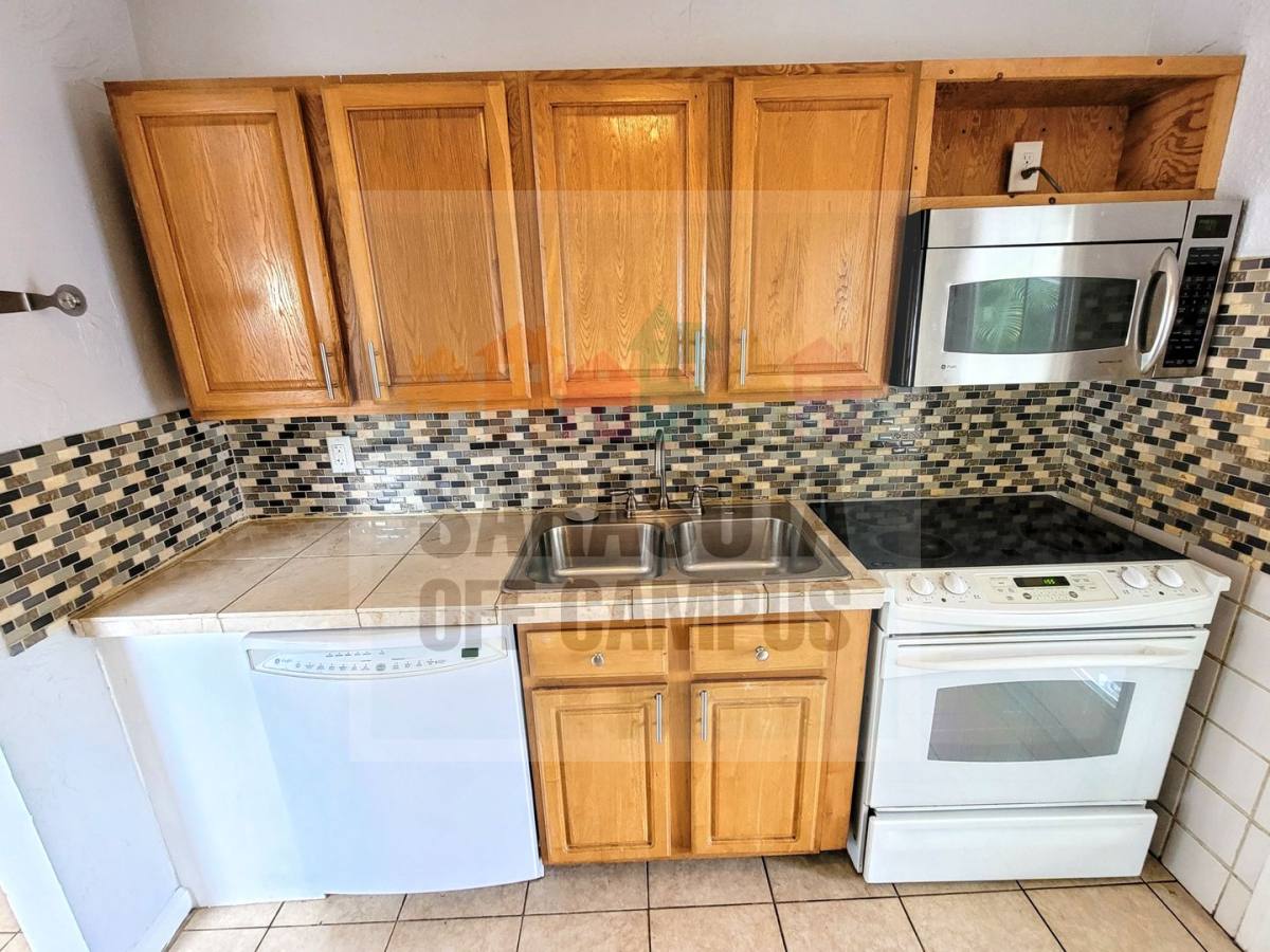 Apartment for rent at 1148 Highland Ave, Sarasota, FL 34234