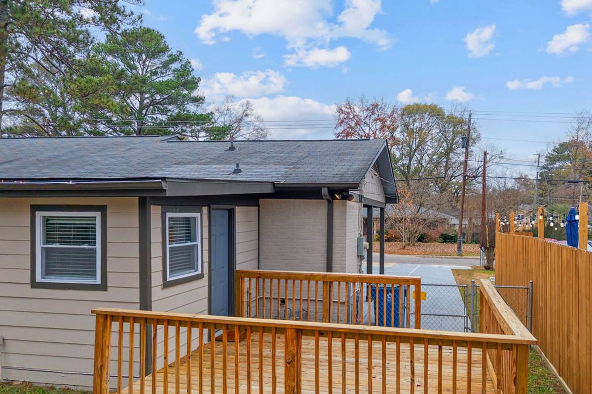 House for rent at 969 Oak Grove Rd, Birmingham, AL 35209