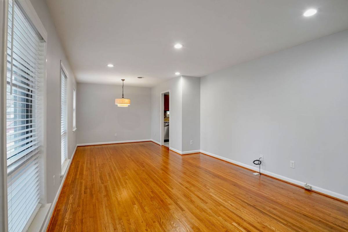 House for rent at 969 Oak Grove Rd, Birmingham, AL 35209