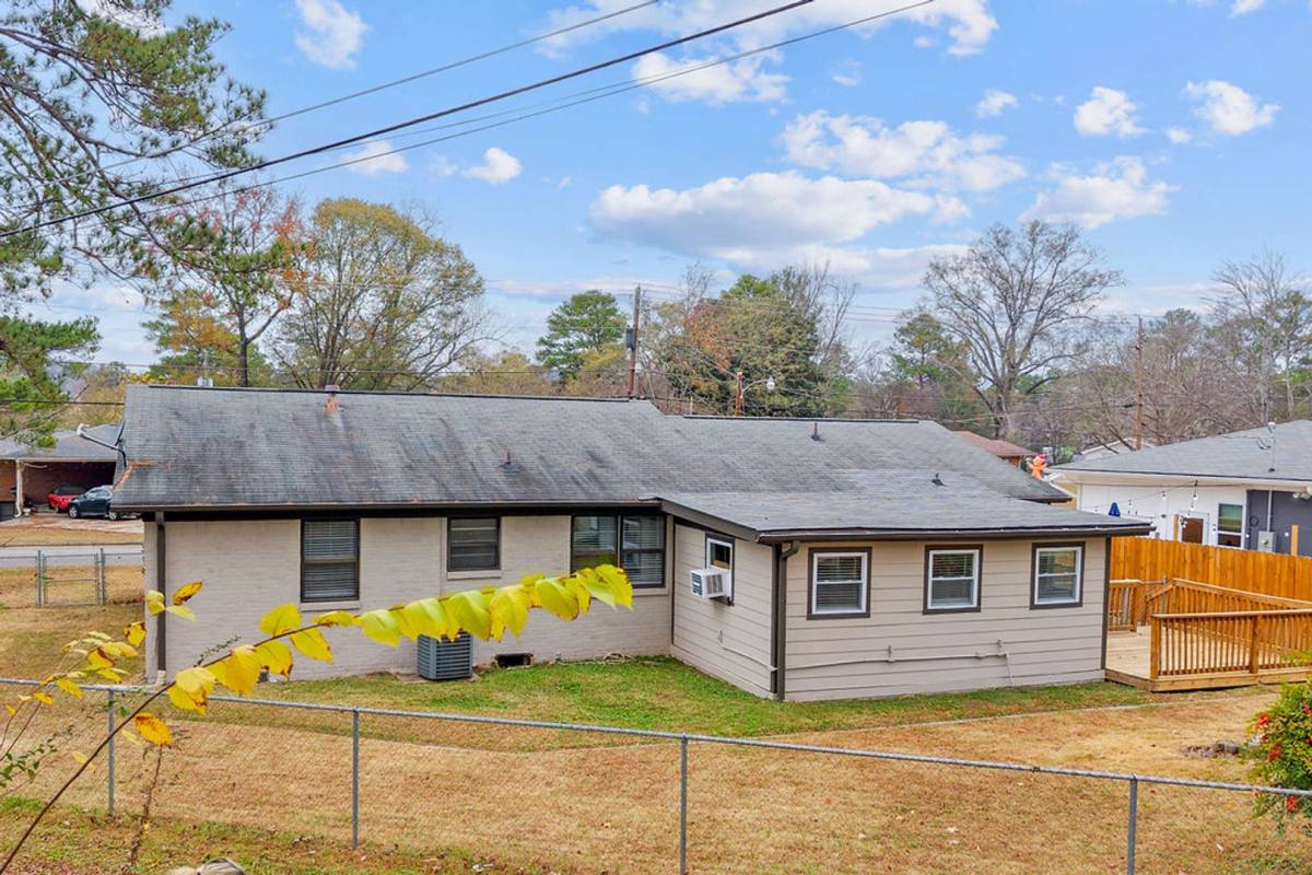 House for rent at 969 Oak Grove Rd, Birmingham, AL 35209