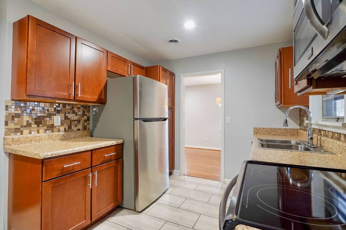 House for rent at 969 Oak Grove Rd, Birmingham, AL 35209