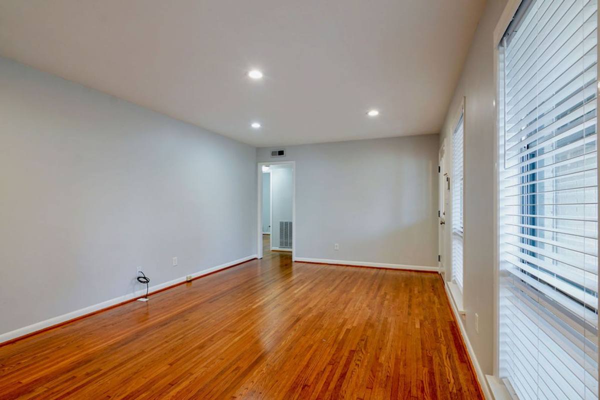 House for rent at 969 Oak Grove Rd, Birmingham, AL 35209