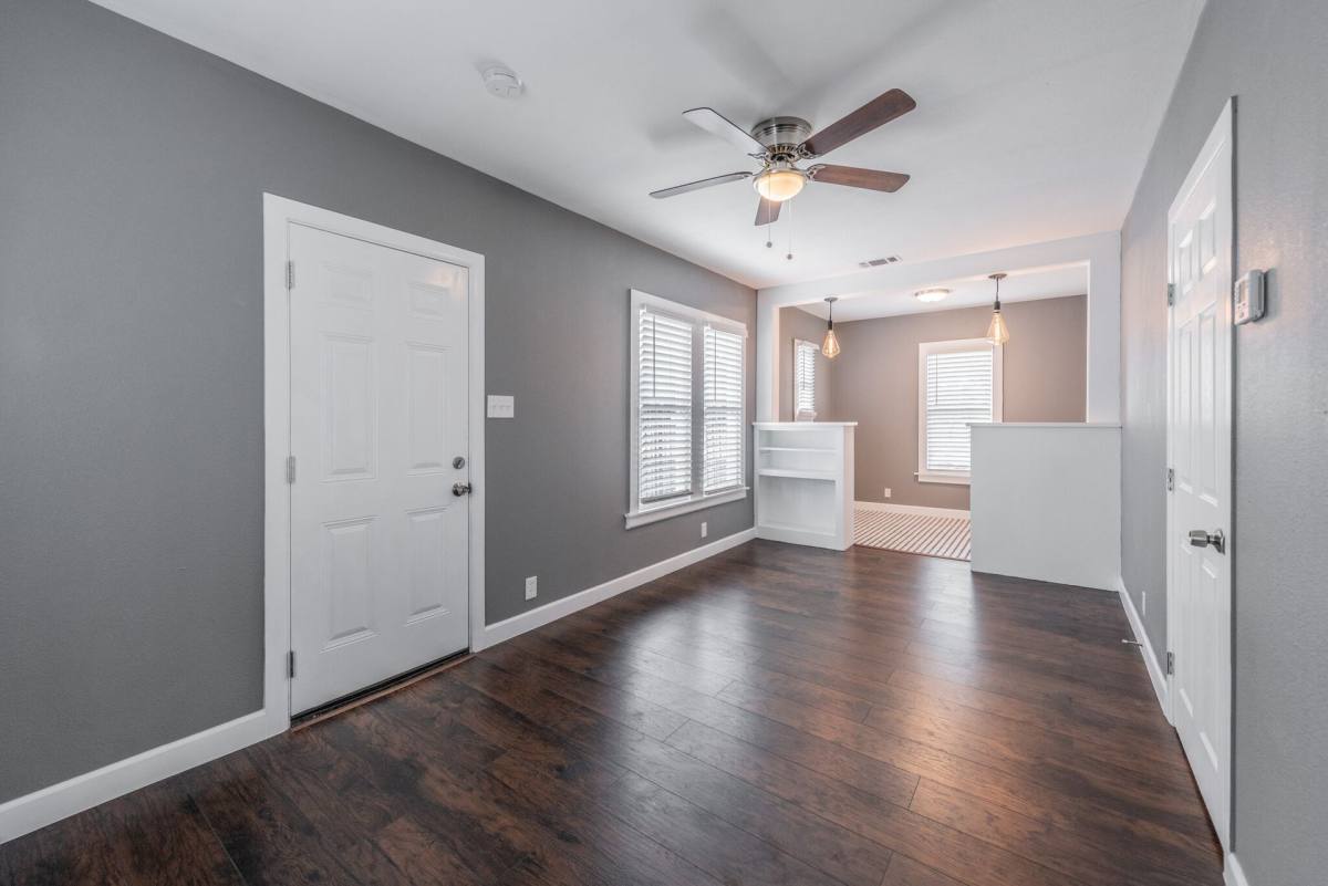 Apartment for rent at 930 E Grayson St, San Antonio, TX 78208