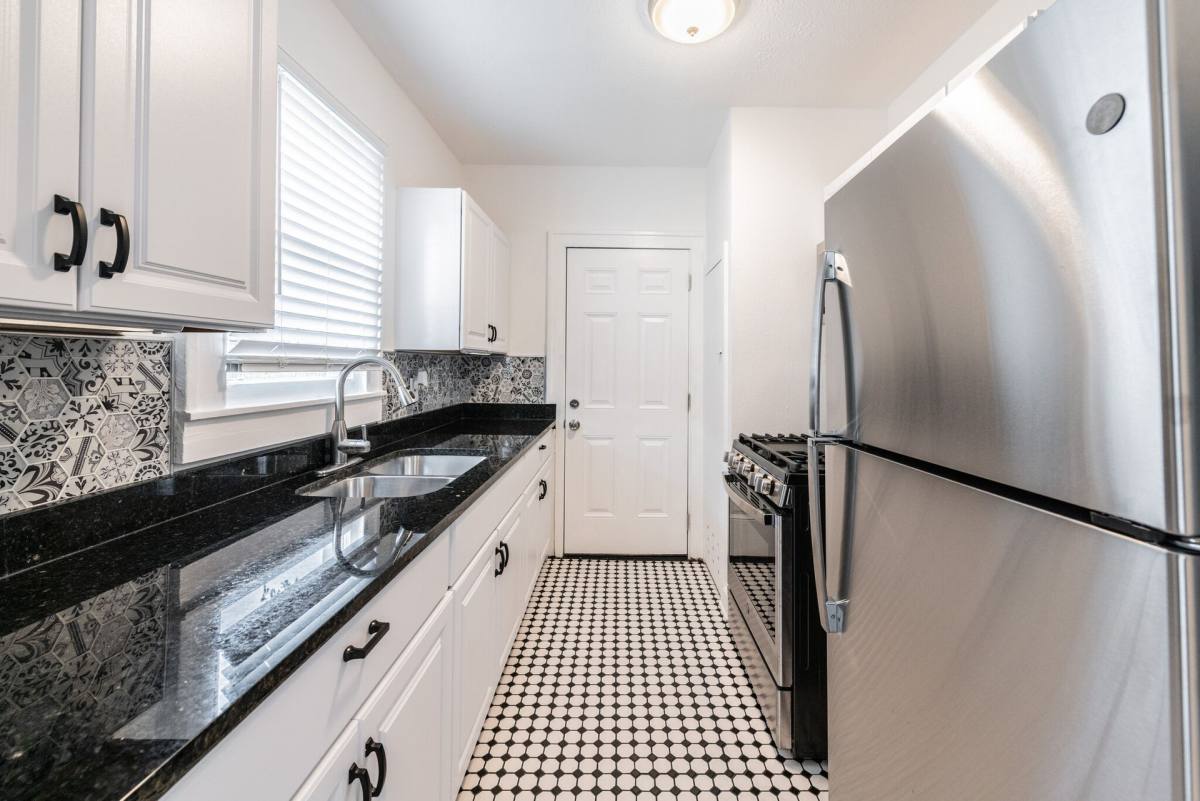 Apartment for rent at 930 E Grayson St, San Antonio, TX 78208