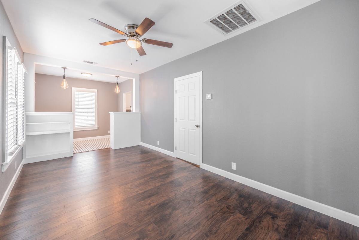 Apartment for rent at 930 E Grayson St, San Antonio, TX 78208