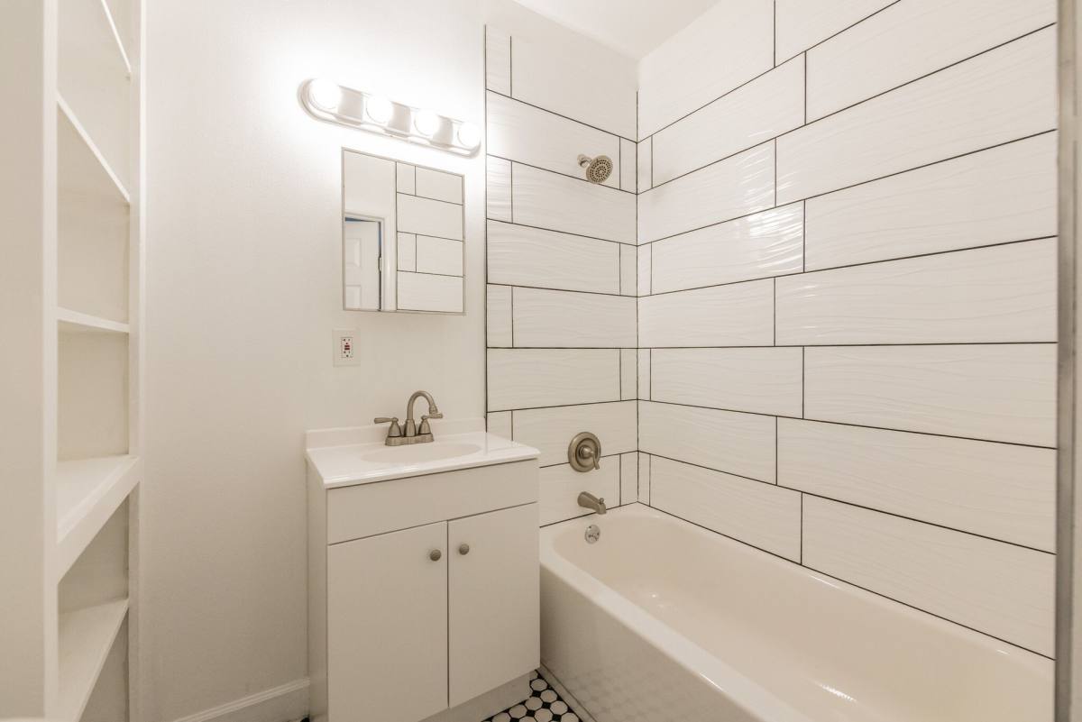 Apartment for rent at 930 E Grayson St, San Antonio, TX 78208
