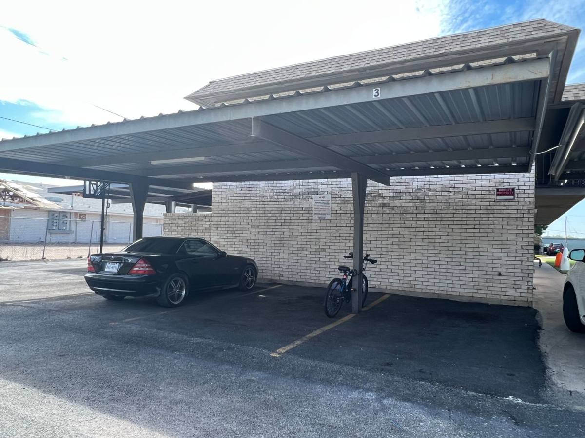 Apartment for rent at 206 N Montevideo Ave, Edinburg, TX 78541