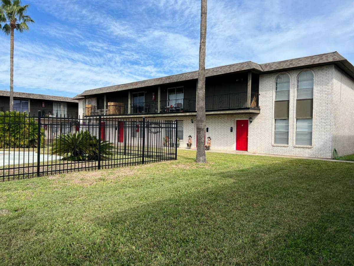 Apartment for rent at 206 N Montevideo Ave, Edinburg, TX 78541