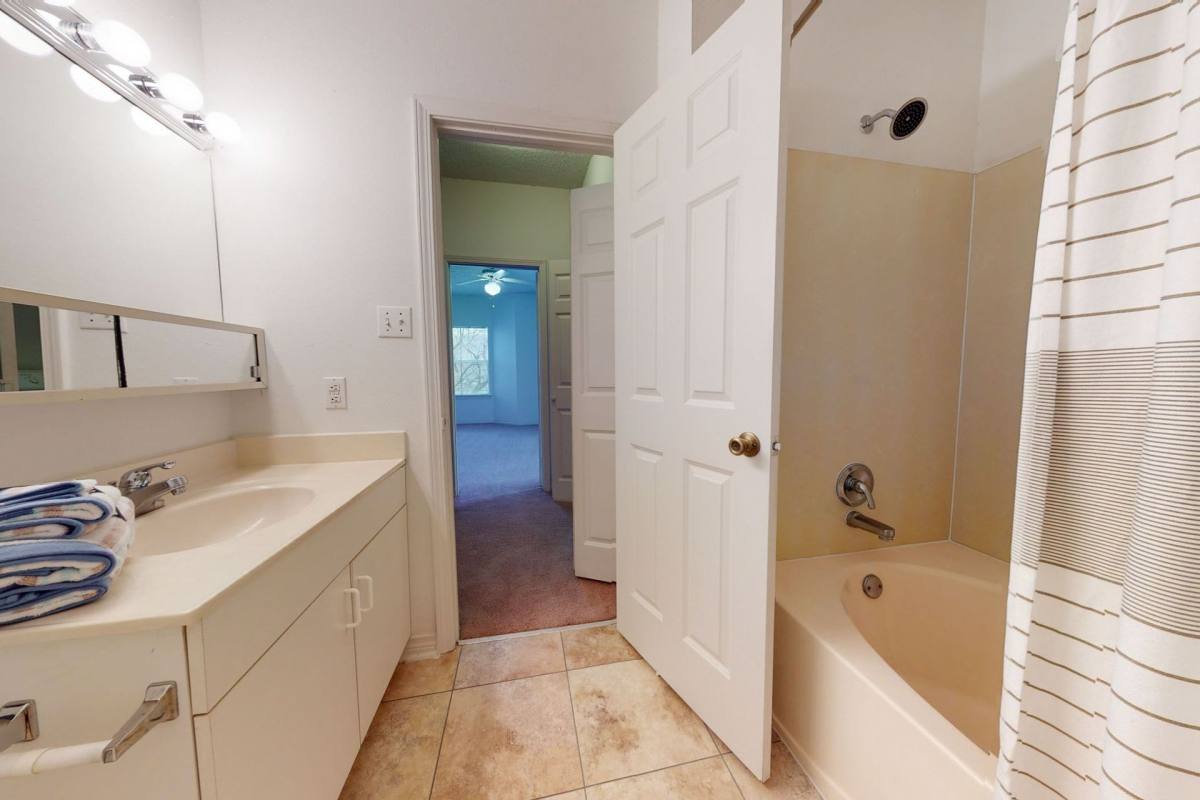 Apartment for rent at 1309 Lake Ave, Metairie, LA 70005