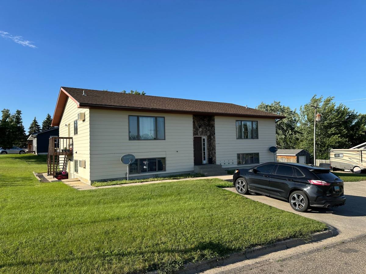 Apartment for rent at 411 11th Ave W, Lisbon, ND 58054