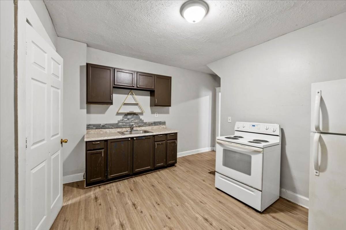 Townhouse for rent at 1119 N Dearborn St, Indianapolis, IN 46201