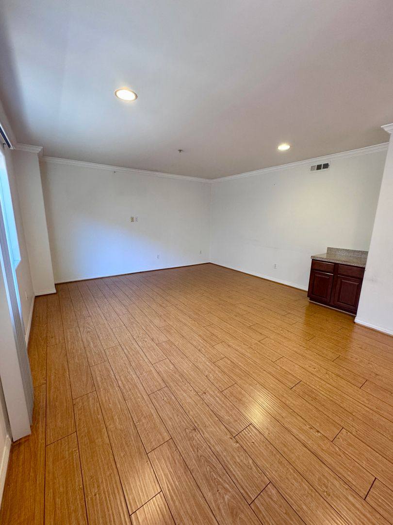 Condo for rent at 13525 Vanowen St, Van Nuys, CA 91405