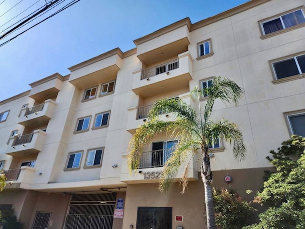Condo for rent at 13525 Vanowen St, Van Nuys, CA 91405