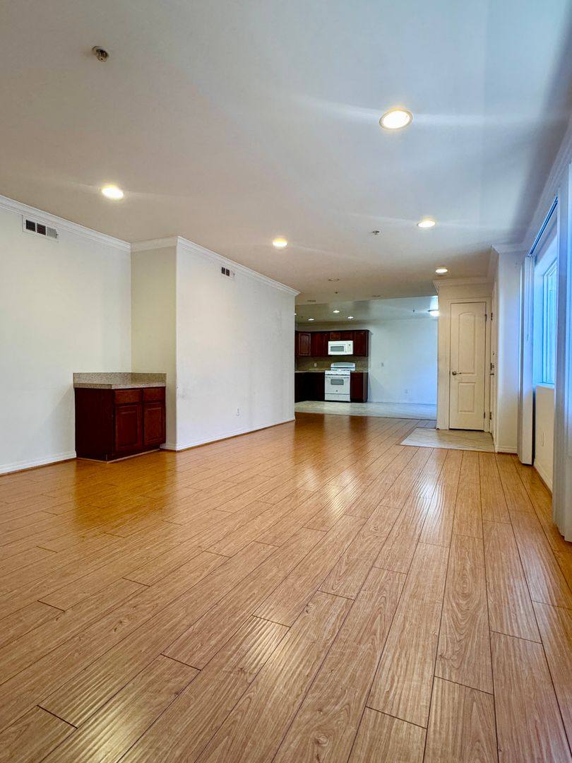 Condo for rent at 13525 Vanowen St, Van Nuys, CA 91405