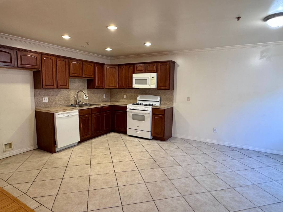 Condo for rent at 13525 Vanowen St, Van Nuys, CA 91405