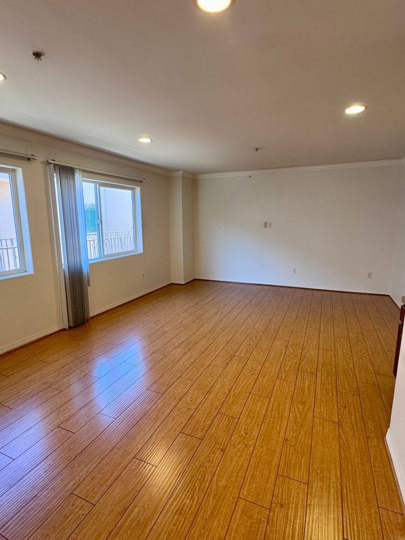 Condo for rent at 13525 Vanowen St, Van Nuys, CA 91405