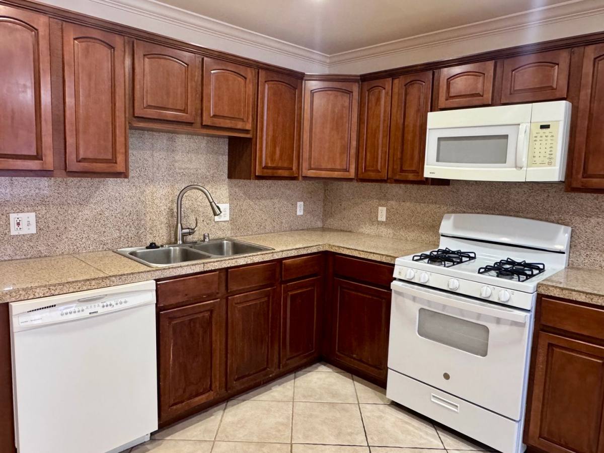 Condo for rent at 13525 Vanowen St, Van Nuys, CA 91405