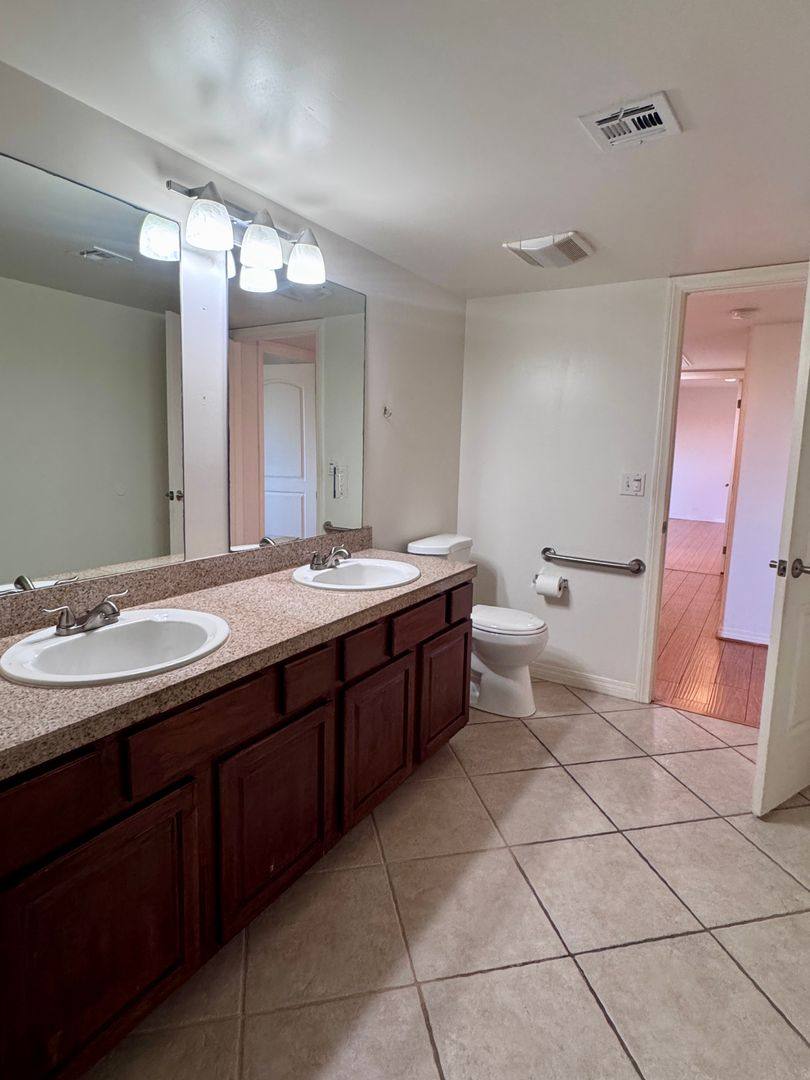 Condo for rent at 13525 Vanowen St, Van Nuys, CA 91405