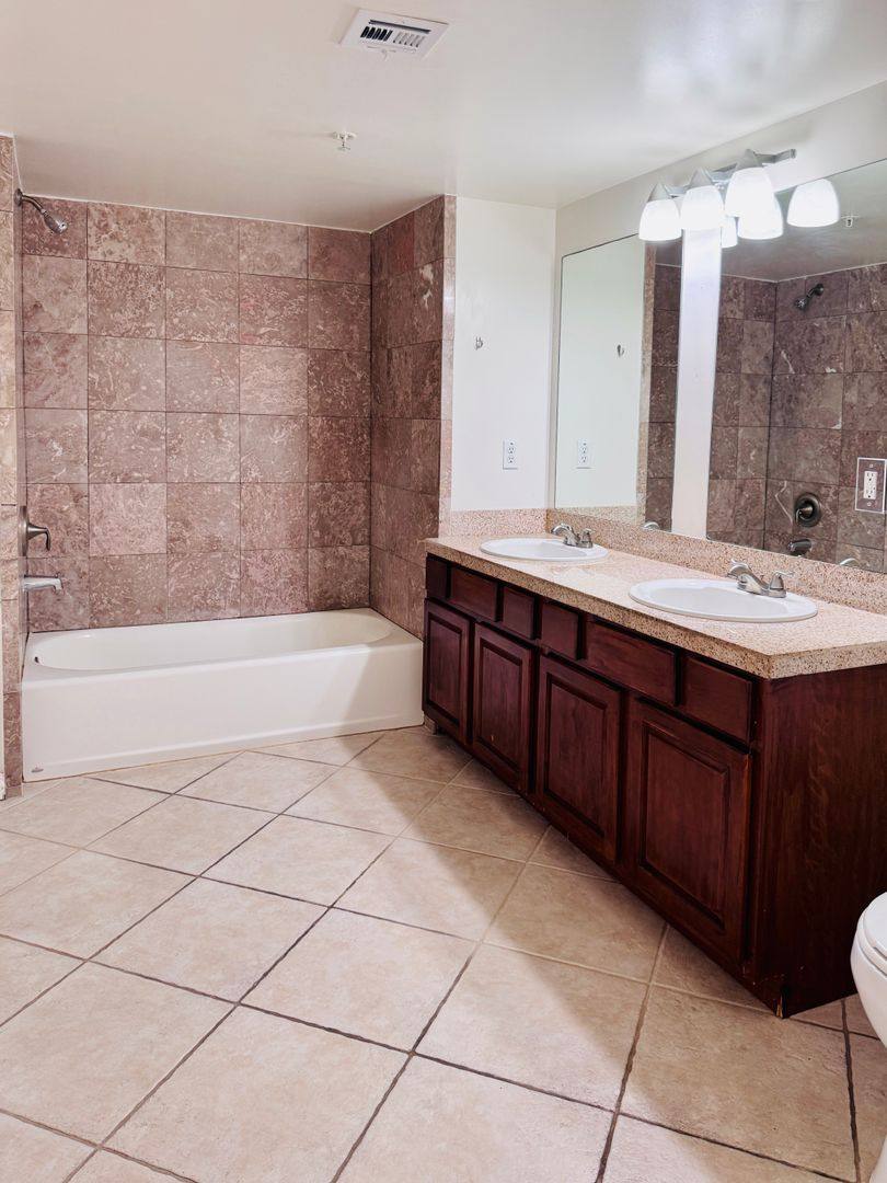 Condo for rent at 13525 Vanowen St, Van Nuys, CA 91405