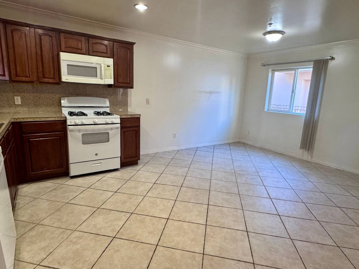 Condo for rent at 13525 Vanowen St, Van Nuys, CA 91405