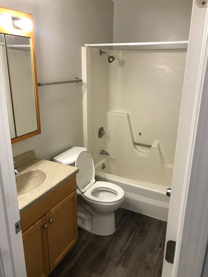 Apartment for rent at 1927 & 1931 Canterbury, Washington, IL 61571