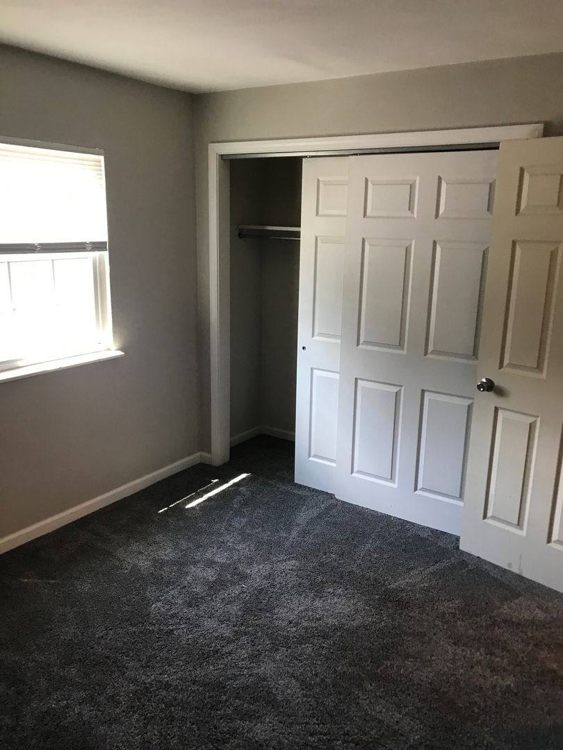 Apartment for rent at 1927 & 1931 Canterbury, Washington, IL 61571